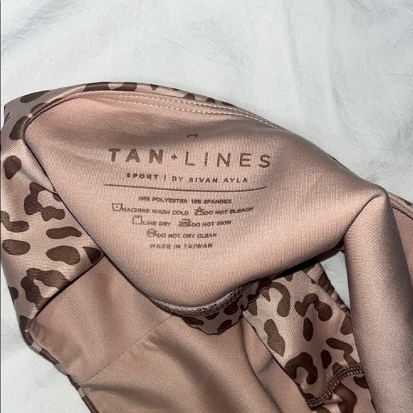 Tan lines Leopard Print Sports Bra size M NWT - Picture 3 of 3